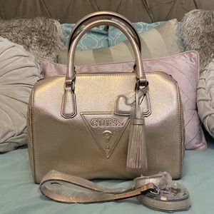 NWT Gorgeous #GUESS Light RoseGold metallic purse/Bag! #Baldwinpark